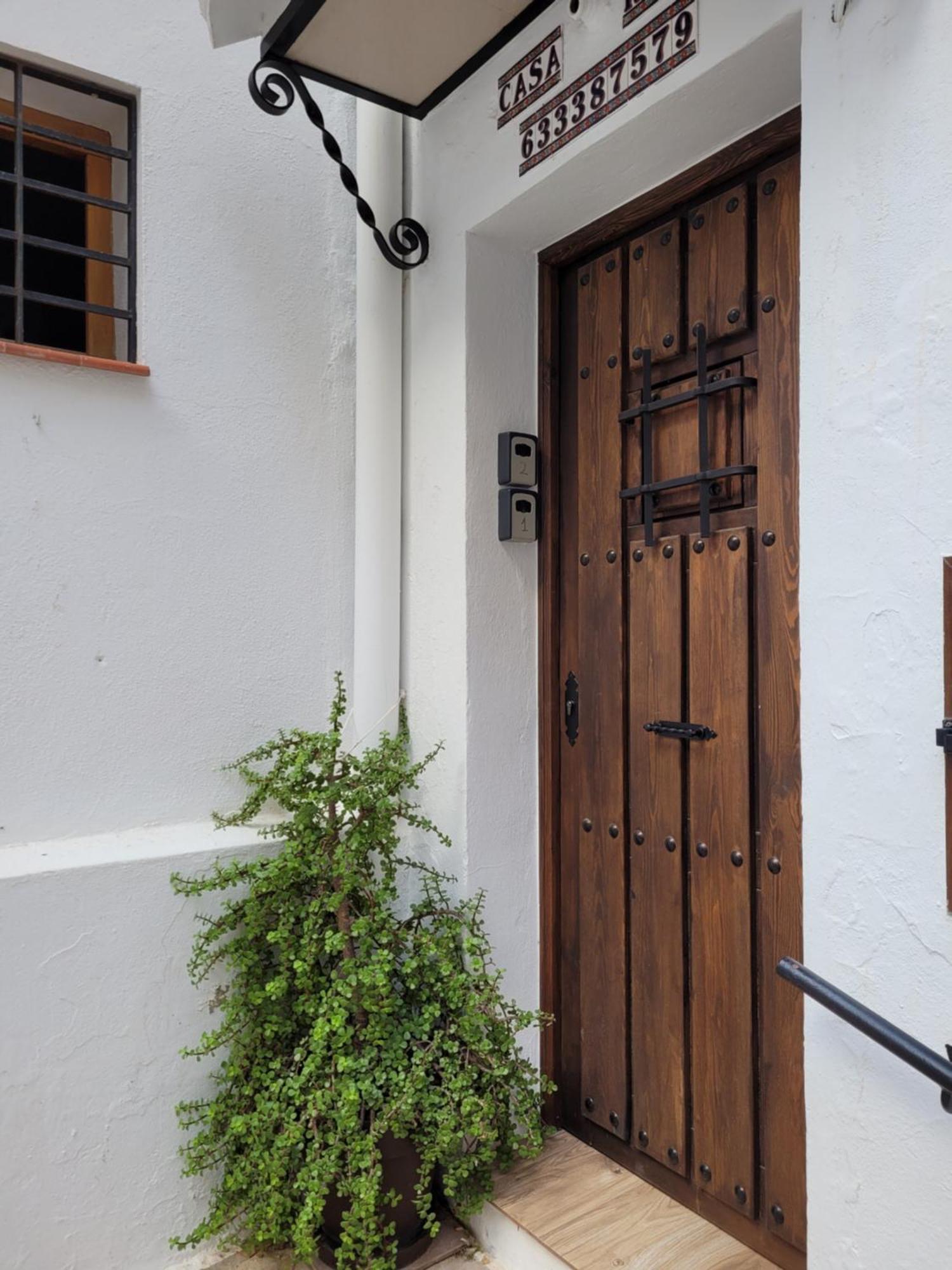 Apartamentos Mirador En La Plaza De Zahara Zahara De La Sierra Kültér fotó